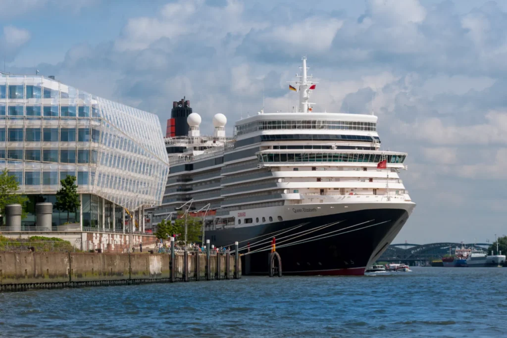 Cruise Taxi Service: Cruise waiting on terminal